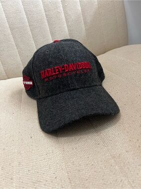 Harley‑Davidson Charcoal Baseball Cap with Red Embroidered Logo